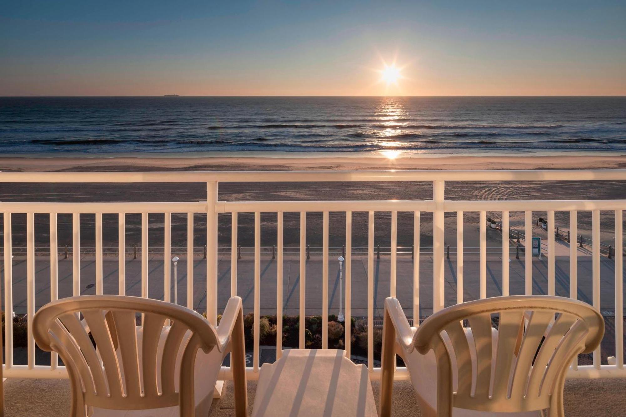 Courtyard Virginia Beach Oceanfront / North 37Th Street Bagian luar foto