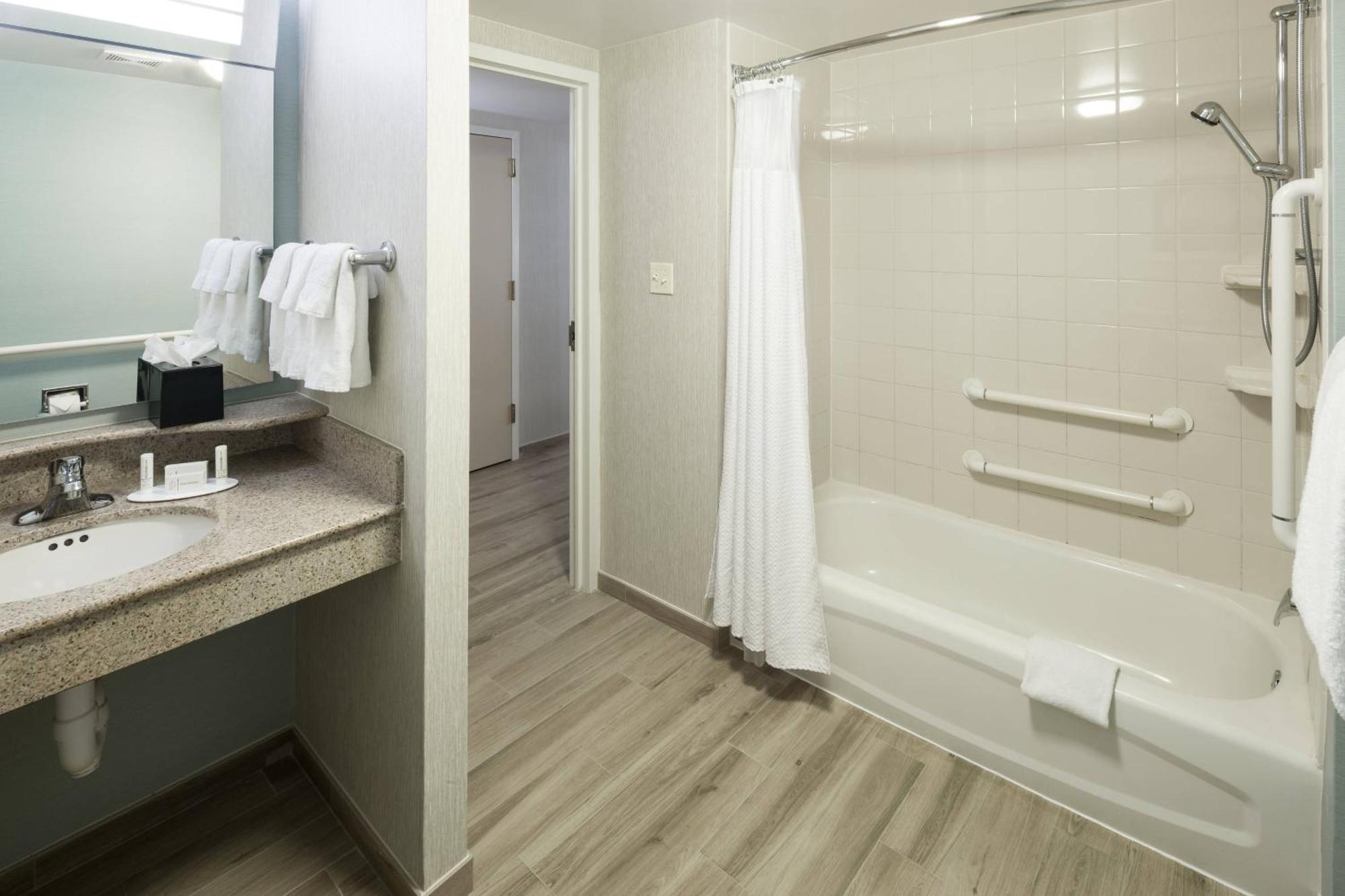 Courtyard Virginia Beach Oceanfront / North 37Th Street Bagian luar foto